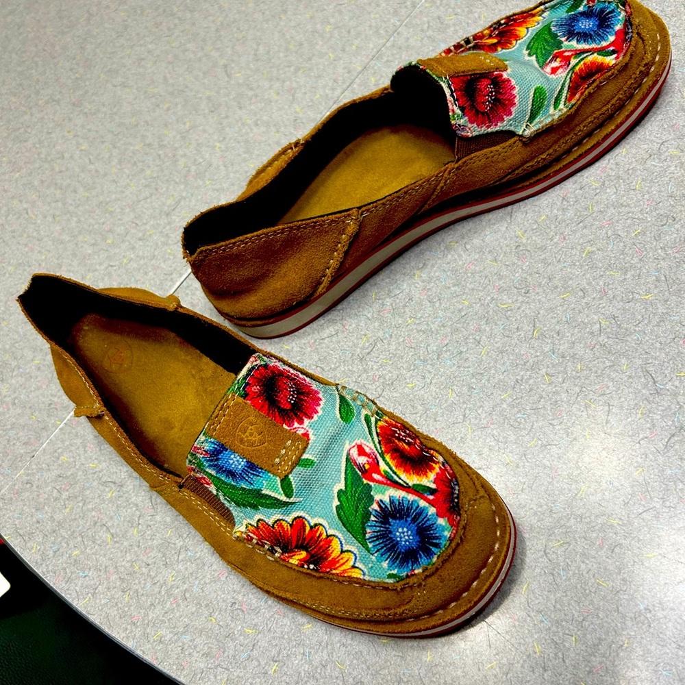 Floral Canvas and leather Slip-On Shoes